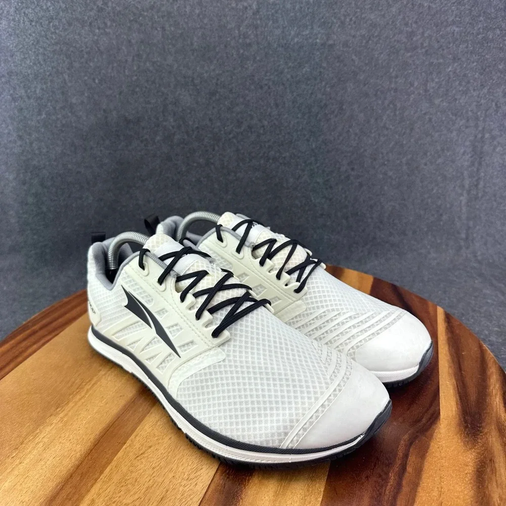 Altra Solstice XT Men's Size 9 White Mesh Running Sneakers Barely Worn
